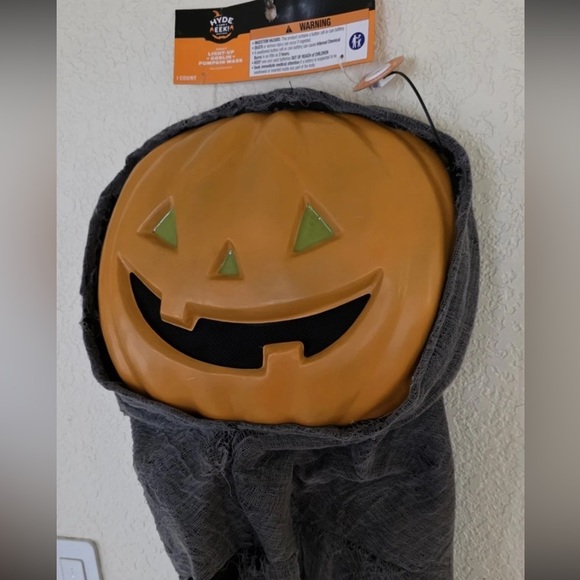 Light-Up Pumpkin Halloween Mask. One size fits most - Picture 4 of 8